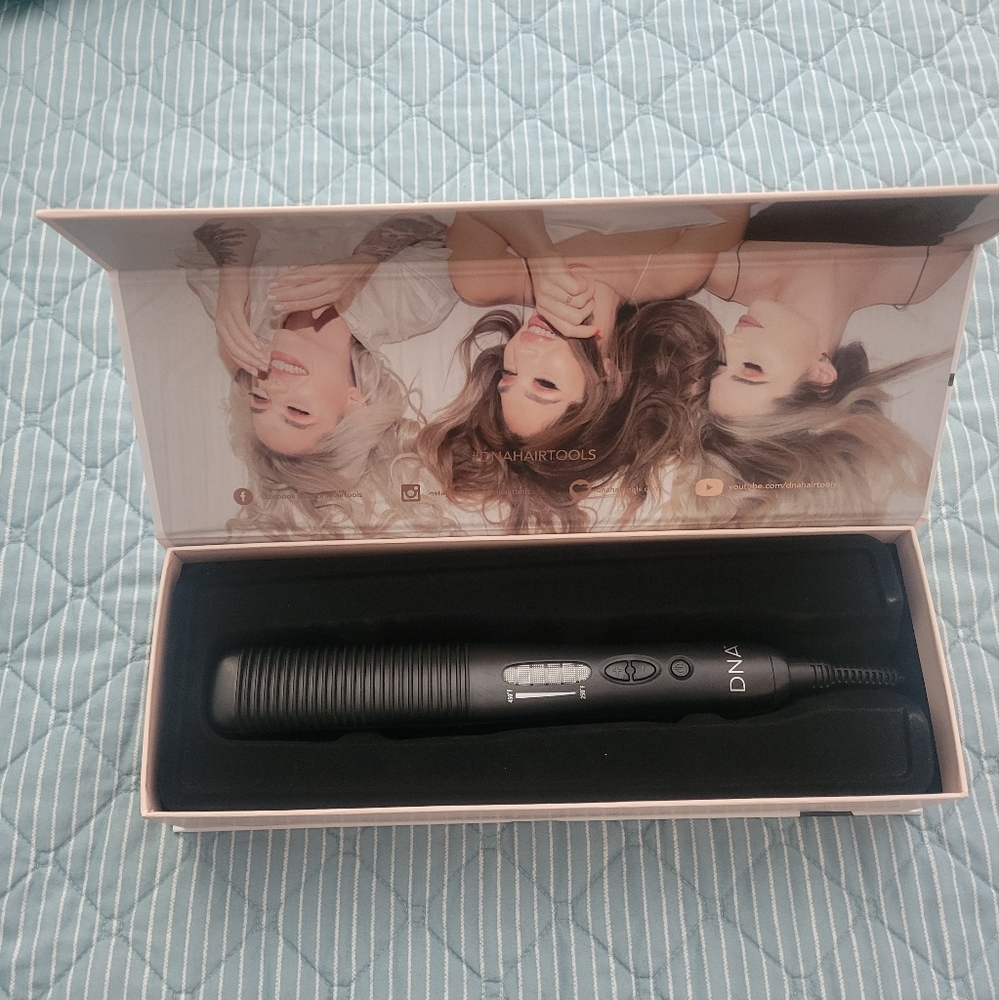 DNA Hair Tools Ultra Light Weight Styling Comb-Black